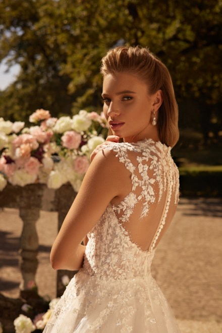 https://www.sposa-lia.com/images/stories/virtuemart/product/3)  Mia.jpg